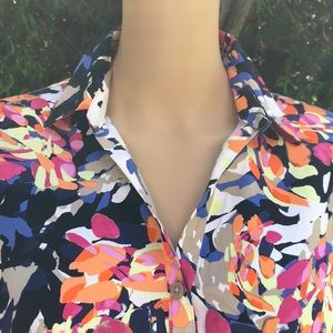 Dana Buchman Stretch Button Down Shirt size M